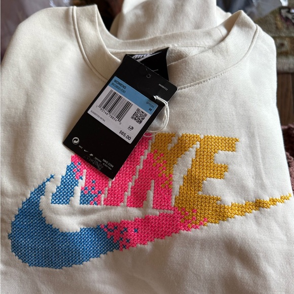 Nike Colorful, Pixelated Logo Relaxed Crop Sweatshirt NWT 65.00 - Picture 4 of 4